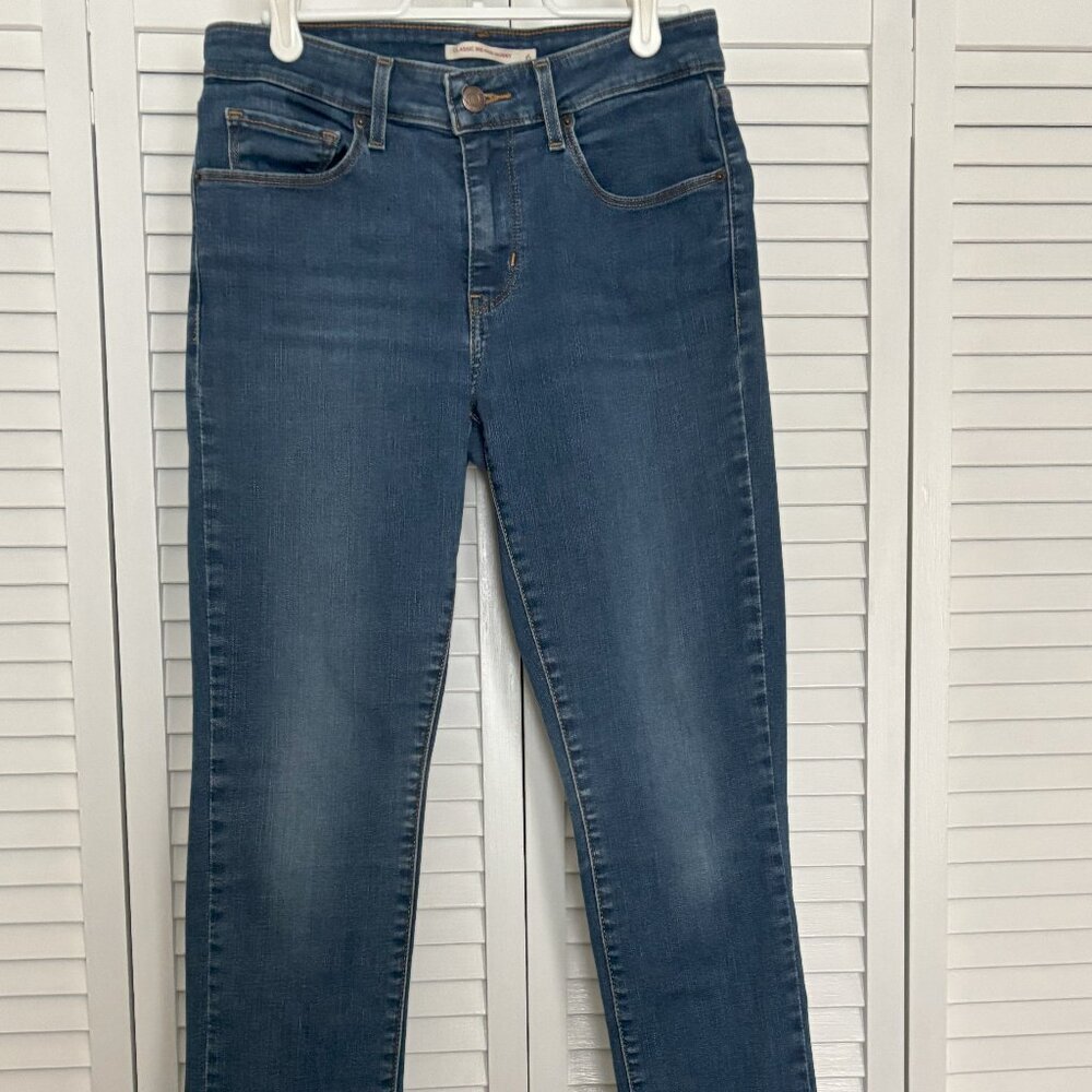 Levis blue jeans, size 6 short. ( Sale ends 9/1/25 )